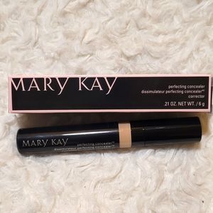 Mary Kay Perfecting Concealer (Light Beige)